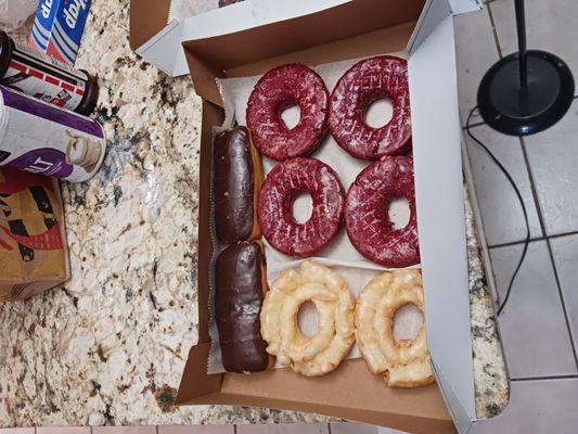 Donuts red velvet,plain,cream filled