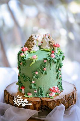 Custon 4" cake with enchanted hedgehog theme