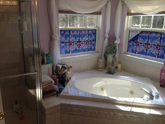 Old jacuzzi tub before bathroom remodel