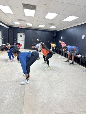 Burn up to 600 calories by taking our Bollywood Cardio classes! Let's go!