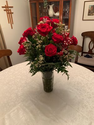 A dozen red Roses.