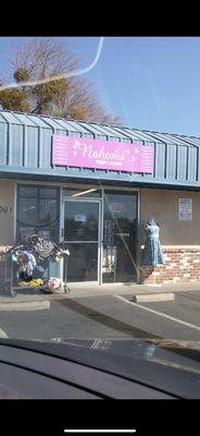 nahomi's thrift store