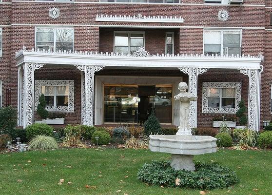 Main entrance where doorman greets shareholders and visitors