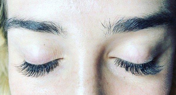 Classic set of eyelash extensions