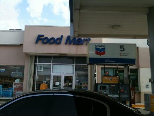 Food mart where they make a pretty good colada