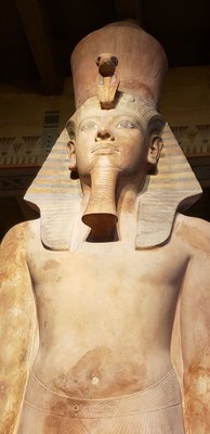 Rare Tut statue.