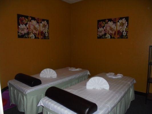 Enjoy a relaxing couples massage with that special someone