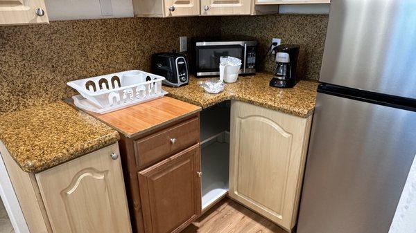 mismatched dated kitchen cabinets