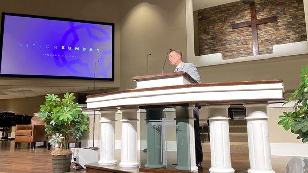 Pulpit, baptistry, Pastor Kenny Kuykendall