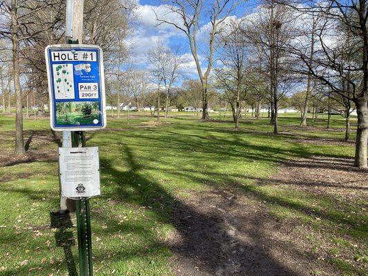 Disc golf course - hole 1