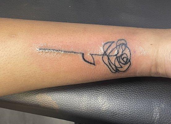 Simple line rose