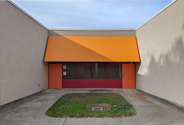 Amazing architecture: good use of color that is not childish