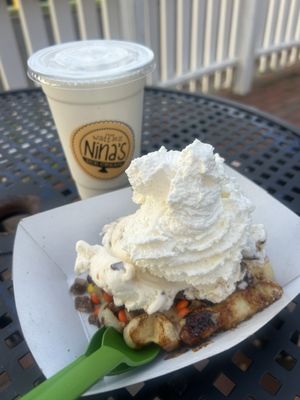 Waffle sundae