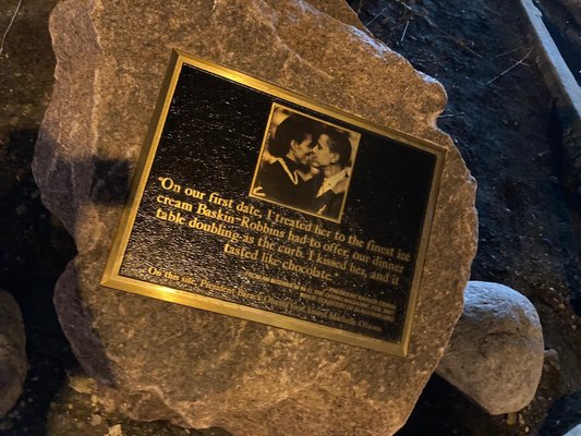 Obama Kissing Monument