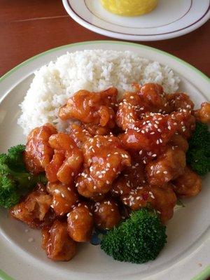 Sesame chicken with white rice for lunch