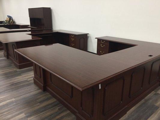 Like-new pre-owned office furniture.