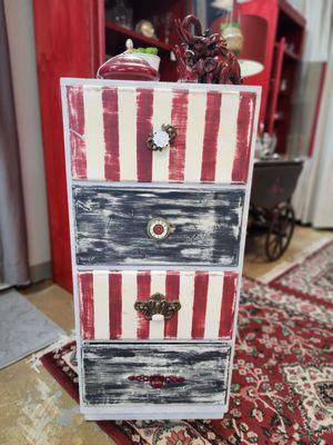 Adorable had painted refurbished 4 drawer little dresser. Classic old Americana style that warms the heart.