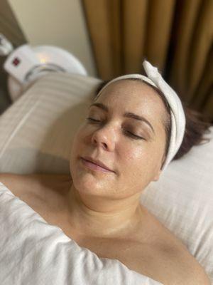 Relaxing facial & neck massage facial