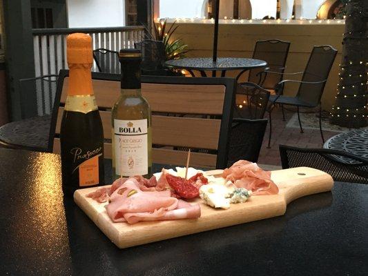 Our Italian Style happy hour!