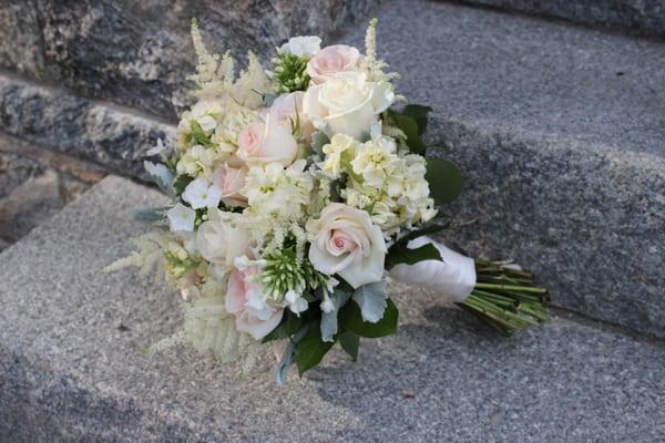 http://www.stonegategardens.com/the-florist/weddings-events/