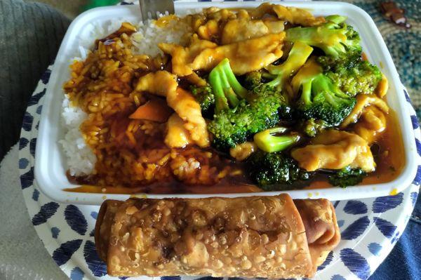 Chicken broccoli combo with steamed rice and eggroll  71. Chicken with Broccoli