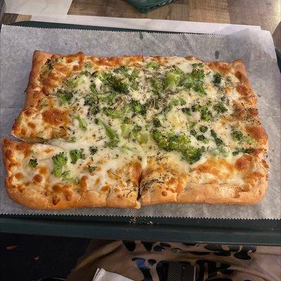 Pizza - White with Broccoli