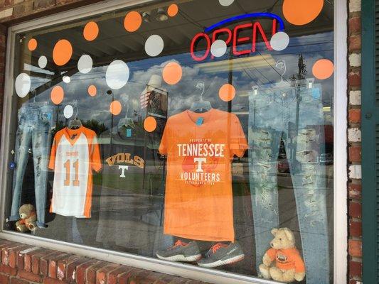 BUY, SELL, TRADE UT VOLS APPAREL.