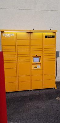 Amazon Locker Planter is located outside of the 7-Eleven, on the north side of the building, and is available 24/7. Bluetooth is not needed.