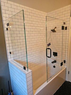 Tub enclosure