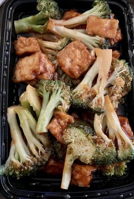 Tofu and broccoli garlic sauce.