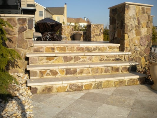 Travertine Raised Patio & Pensilvania Fieldstone. Plainridge Ct. Manalapan,NJ