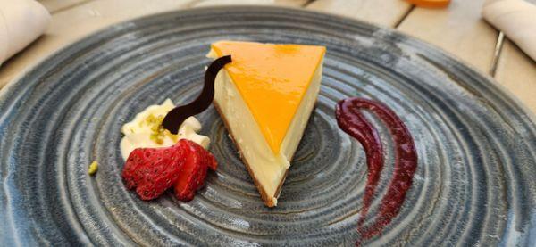 Mango mousse cheesecake