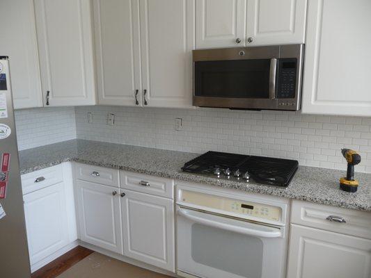 Kitchen - Ceramic Tile Backsplash