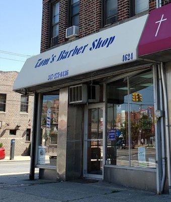 Tom's Barber Shop Storefront