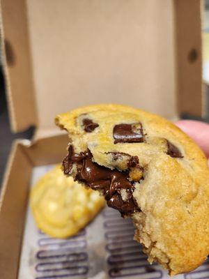 Insomnia Cookies