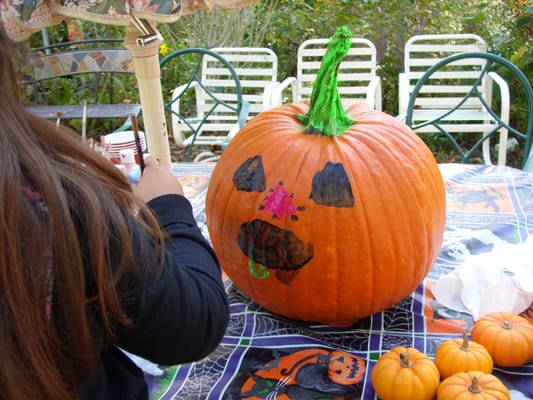 Free pumpkin painting with the purchase of a pumpkin.