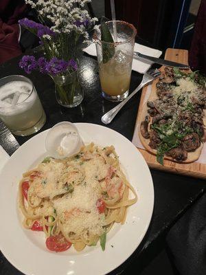 Roasted Mushrooms Flatbread, shrimp fettuccine, House Margarita, pineapple mescalita