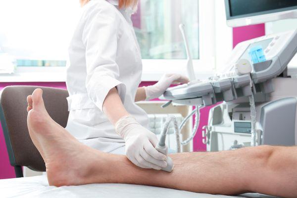 WE OFFER ULTRASOUND VEIN SCREENING! CALL: 1-833-DR-VEINS