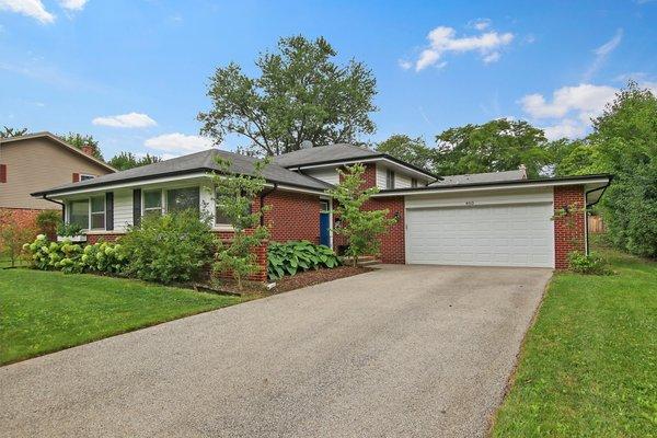 New to the Market! 460 N MacArthur Dr, Palatine, IL 60047