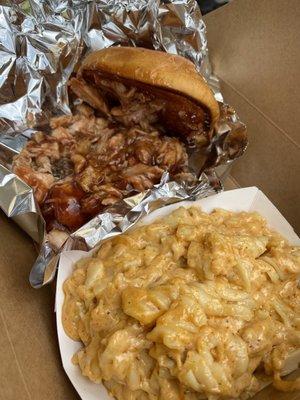 BBQ pulled chicken sando w/ smoked mac