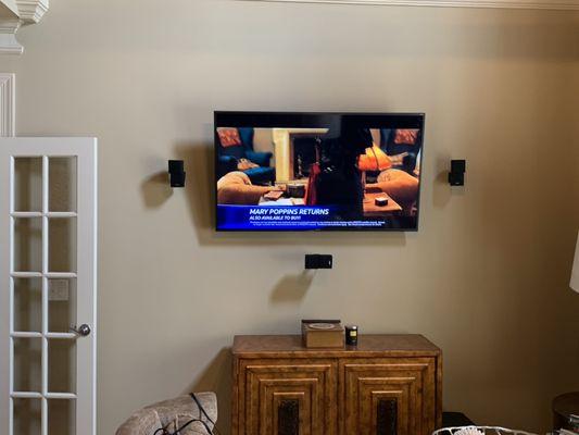 Tv and Bose speakers home theater