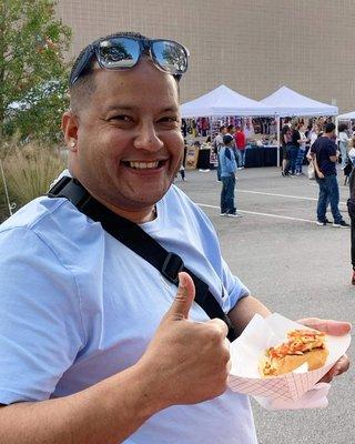 Ivan también comiendo bueno  apoyándonos donde quiera que nos paremos