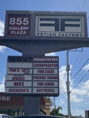 Large sign on Oakland Park Blvd