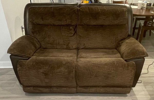 DENIED PICK UP- Electric/Recliner Loveseat.