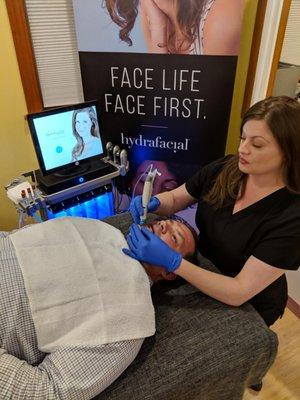 Danielle performing a HydraFacial at our first Signature event