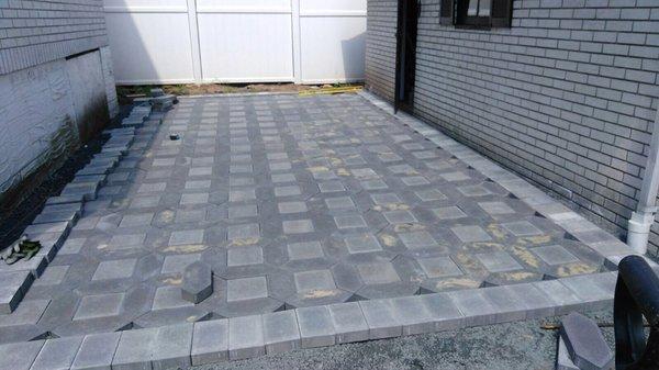 Finish paver patio !