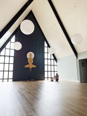 Bridge Yoga practice space Fall 2022 with guest teacher Jacquelynn Knoll from Waves in Motion.