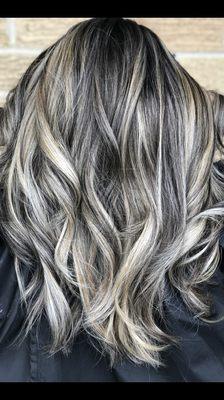 Dimensiónal balayage highlight effect