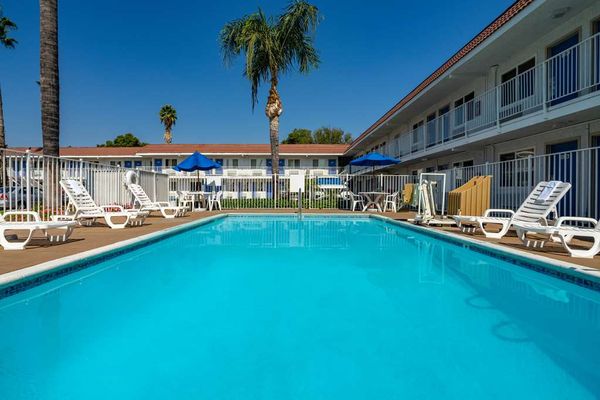 Motel Van Nuys Pool