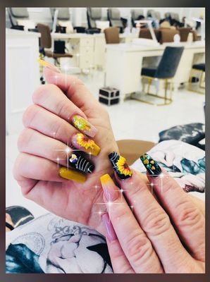 Sunflower nails